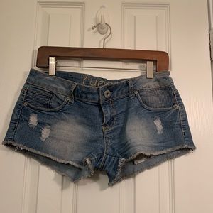 Pretty short 🌴☀️